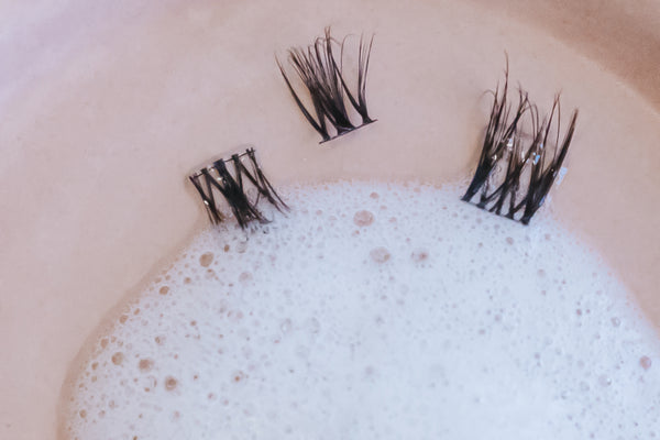 cleaning lashes with shampoo