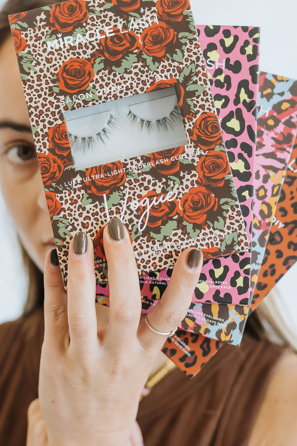 model with lash boxes